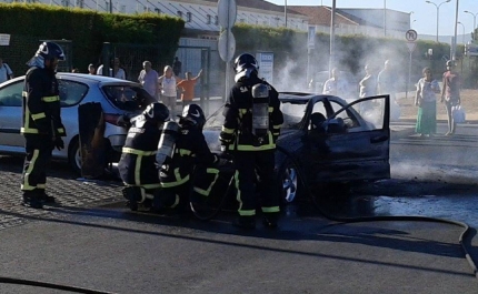 Automóveis ardem em parque de estacionamento da Decathlon de Faro 