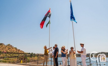Hasteada pela primeira vez a única Bandeira Azul numa praia fluvial algarvia, no Centro de Atividades Náuticas da Barragem de Odeleite