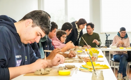 Festival de Artes Inclusivas promove workshop de cerâmica
