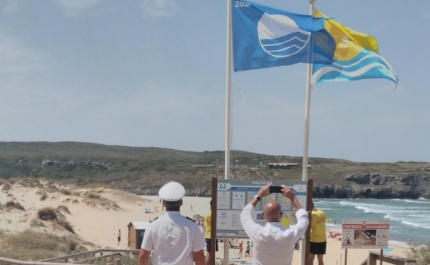 Capitania do Porto de Lagos participa nas cerimónias de hastear das Bandeiras Azuis nas praias dos concelhos de Vila do Bispo, Aljezur e Lagos