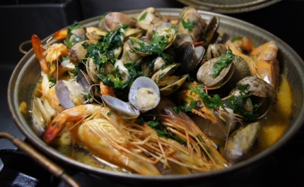 Chakall cozinha cataplana ao vivo na Tertúlia Algarvia 