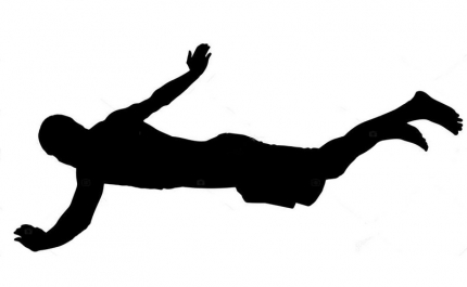 Praticante de parapente morre após cair numa zona rochosa em Aljezur