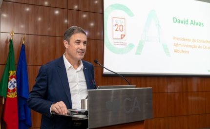 Crédito Agrícola de Albufeira premeia bons alunos XI Concurso «Programa CA Nota 20 Concelho de Albufeira»