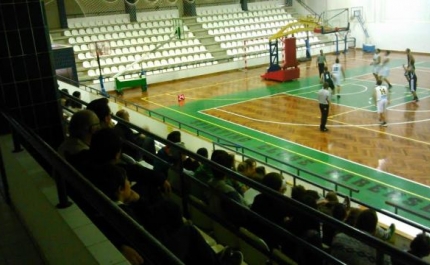 Basquetebol Sénior do Farense vence Grândola 101-31