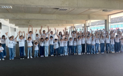 CRIANÇAS DE LOULÉ CANTAM HINO NACIONAL NA ABERTURA DO MUNDIAL DE SUPERBIKES, EM PORTIMÃO