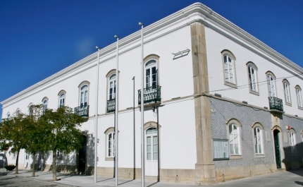 Município de São Brás de Alportel está a disponibilizar viseiras de proteção individual aos profissionais dos meios de comunicação social do distrito de Faro