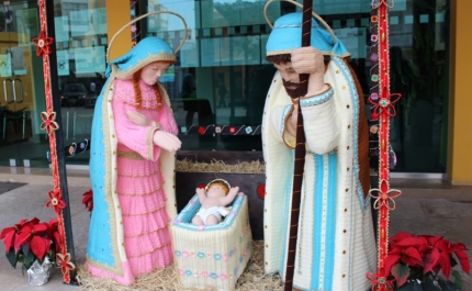 Quarteira | Presépio feito em Crochet