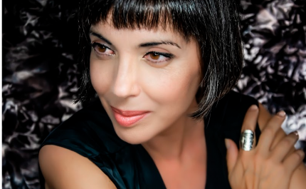 ESCULTURA DE TRÊS METROS DE ALTURA FRENTE AOS PAÇOS DO CONCELHO MARCA AS COMEMORAÇÕES DO 25 DE ABRIL 