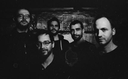 PEIXE : AVIÃO APRESENTAM O SEU NOVO DISCO «PESO MORTO», EM ESTREIA ALGARVIA, NO CINE-TEATRO LOULETANO