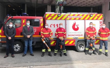 Bombeiros de Monchique recebem prenda  no sapatinho