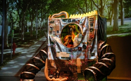 «CLIMAAT 100» - PEÇA DE TEATRO LEVA ALUNOS DE LOULÉ NUMA VIAGEM NO TEMPO SOBRE ALTERAÇÕES CLIMÁTICAS