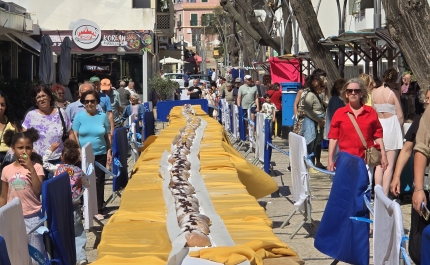 Quarteira celebra Páscoa com multidão, folar gigante de 135 metros, Baile da Pinha e cobertura televisiva nacional 