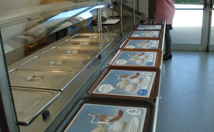 Cantinas escolares voltam a abrir no verão para apoiar alunos carenciados e atividades