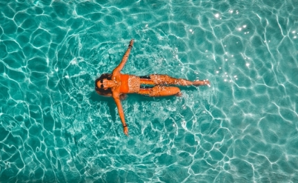 Piscinas ao ar livre e praias fluviais em tempos de Covid-19: regras para mergulhar em segurança