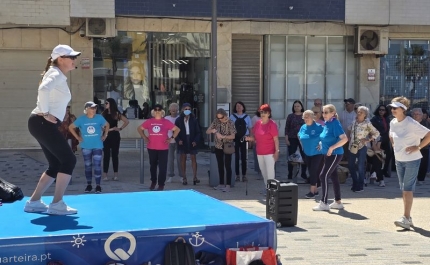Quarteira: Aula aberta de Ginástica Terapêutica e Respiratória anima Praça do Mar e valoriza saúde dos seniores 