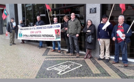 TRABALHADORES À PORTA DA REGIÃO DE TURISMO DO ALGARVE