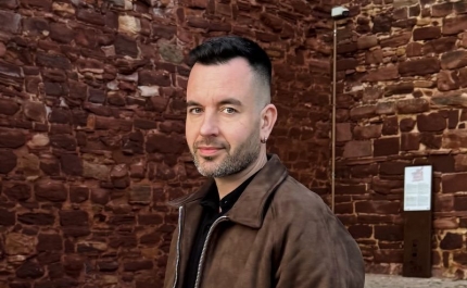 Nero, poeta algarvio, qualifica-se para as meias-finais do Campeonato do Mundo de Poesia com uma das melhores pontuações 