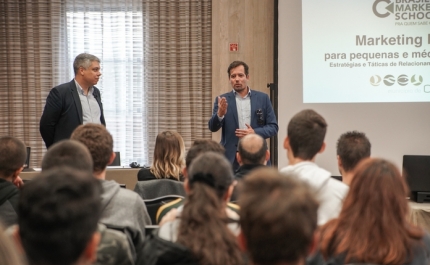 Empresários olhanenses participam em palestra sobre marketing digital