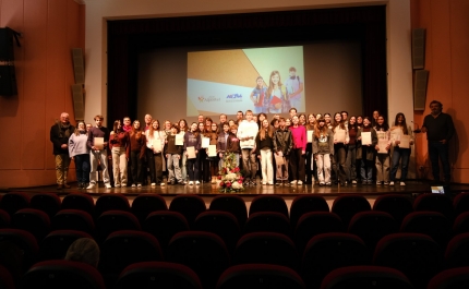 MUNICÍPIO RECONHECE MÉRITO ESCOLAR, DESPORTIVO E CÍVICO DOS ALUNOS SÃO-BRASENSES