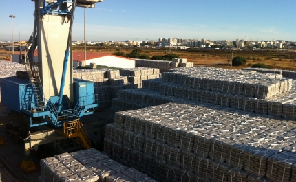 Porto de Faro com elevada utilização de armazenamento