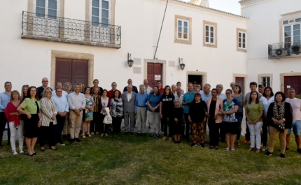 CÂMARA DE LOULÉ HOMENAGEOU FUNCIONÁRIOS COM 35 E 25 ANOS DE SERVIÇO
