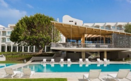 Ozadi Tavira Hotel renova jardins