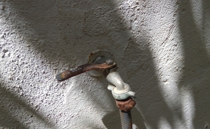 Seca no Algarve não se combate nem com o encerramento de serviços públicos nem com o aumento do preço da água