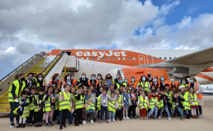easyJet reabre base de Faro com visita especial de crianças do pré-escolar