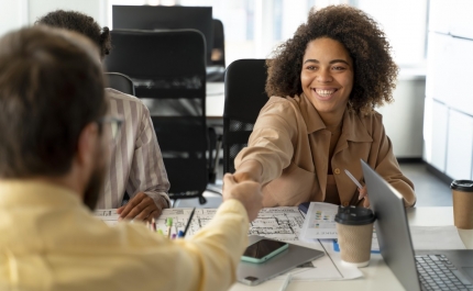 Apoios à contratação jovem: quais existem e como funcionam?