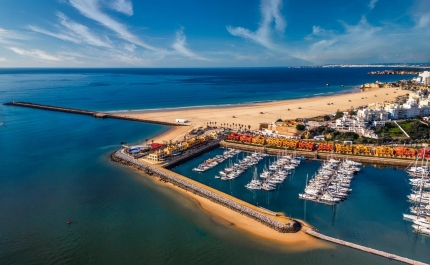 Condições únicas da Praia da Rocha atraem 150 windsurfistas a Portimão para disputar Campeonato Mundial IQFoil SUB-23