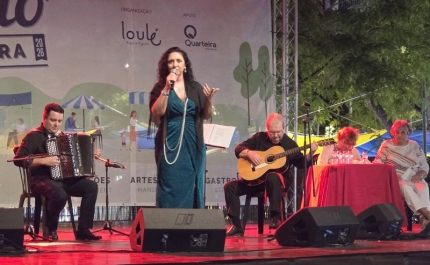 Noite de Fados no Mercado de Verão: Isa de Brito fez Quarteira cantar ao som da alma portuguesa