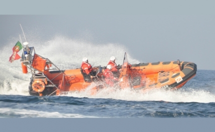 Autoridade Marítima treina salvamento marítimo na Barra Comum Faro/Olhão