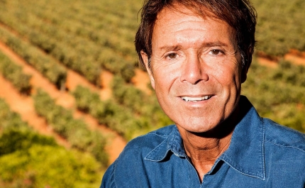 Cantor britânico Cliff Richard vende vinha no Algarve
