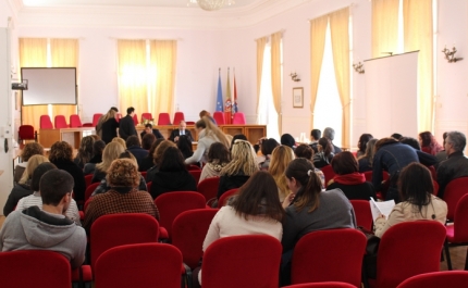 CÂMARA DE FARO REFORÇA ESCOLAS COM 45 ASSISTENTES OPERACIONAIS