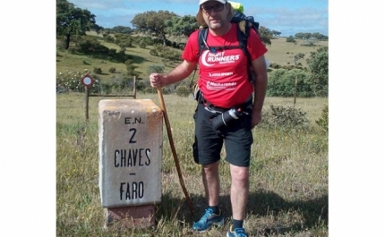 Algarvio percorre a pé Estrada Nacional 2 para sensibilizar para a endometriose