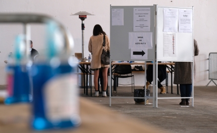 Legislativas: Governo duplica mesas de voto antecipado para responder a aumento de casos de covid-19