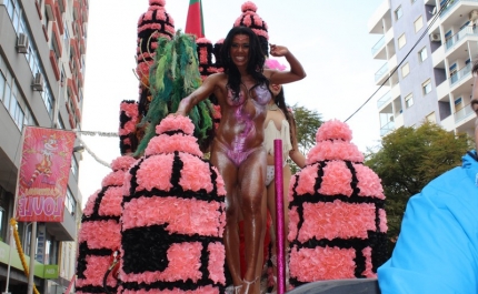 MILHARES DE VISITANTES DESCOBRIRAM “A GRANDE GERINGONÇA” NO ARRANQUE DO CORSO LOULETANO (Galeria de Fotos)
