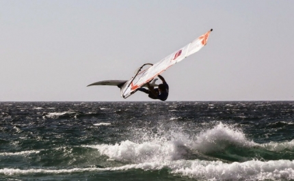 Algarvio Vence «Locals» no Guincho (Windsurf - WaveShow CampoFrio 2014)
