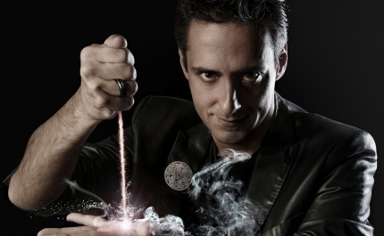 Luis de Matos estreia novo espetáculo no festival Abrakadabra, em Albufeira