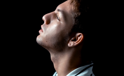 Algarvio Rafael Sousa lança single de estreia «O Mundo Não Para»