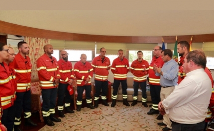 CARLOS SILVA E SOUSA RECEBEU BOMBEIROS DE ALBUFEIRA QUE ESTIVERAM A COMBATER O INCÊNDIO EM PEDROGÃO GRANDE