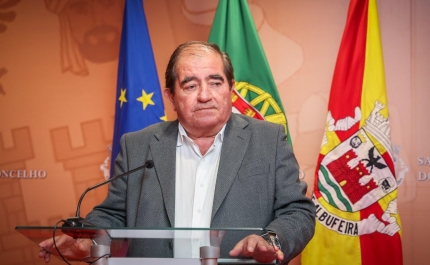 APRESENTAÇÃO DA ESTRATÉGIA DE DESENVOLVIMENTO, PROMOÇÃO E CAPTAÇÃO DE NOVOS TURISTAS PARA ALBUFEIRA TEVE SALÃO NOBRE LOTADO 