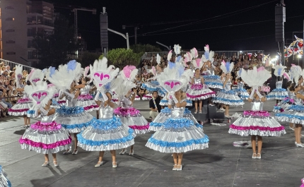 QUARTEIRA | Marcha Florinhas de Quarteira enchem de ternura e encanto o Passeio das Dunas