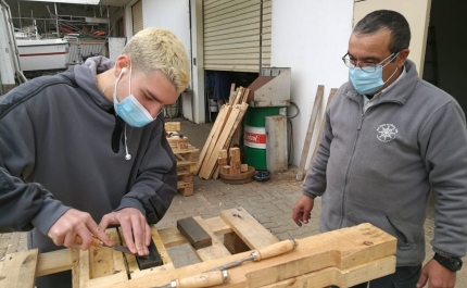 PROJETO DA FUNDAÇÃO ANTÓNIO ALEIXO ENSINA ARTE DA CARPINTARIA NÁUTICA A JOVENS DESEMPREGADOS