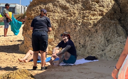 «A NATUREZA NÃO AVISA. MANTENHA DISTÂNCIA DAS ARRIBAS»: CAMPANHA EM MARCHA NAS PRAIAS DE ALBUFEIRA 
