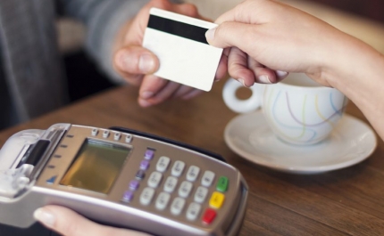 Faturação nacional com cartões de pagamento britânicos sobe 80% após retoma de viagens