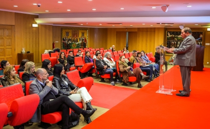 AGRUPAMENTOS ESCOLARES DE ALBUFEIRA APRESENTARAM PROJETOS EM CURSO AO COMISSÁRIO DO PLANO NACIONAL DAS ARTES 