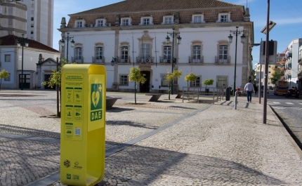 Portimão assinala Dia Internacional da Proteção Civil com entrega de Compressores Cardíacos Externos