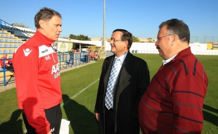 CARLOS SILVA E SOUSA DÁ AS BOAS VINDAS A MARCO VAN BASTEN