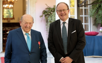 ANDRÉ JORDAN RECEBE DISTINÇÃO COMO OFICIAL HONORÁRIO DO IMPÉRIO BRITÂNICO